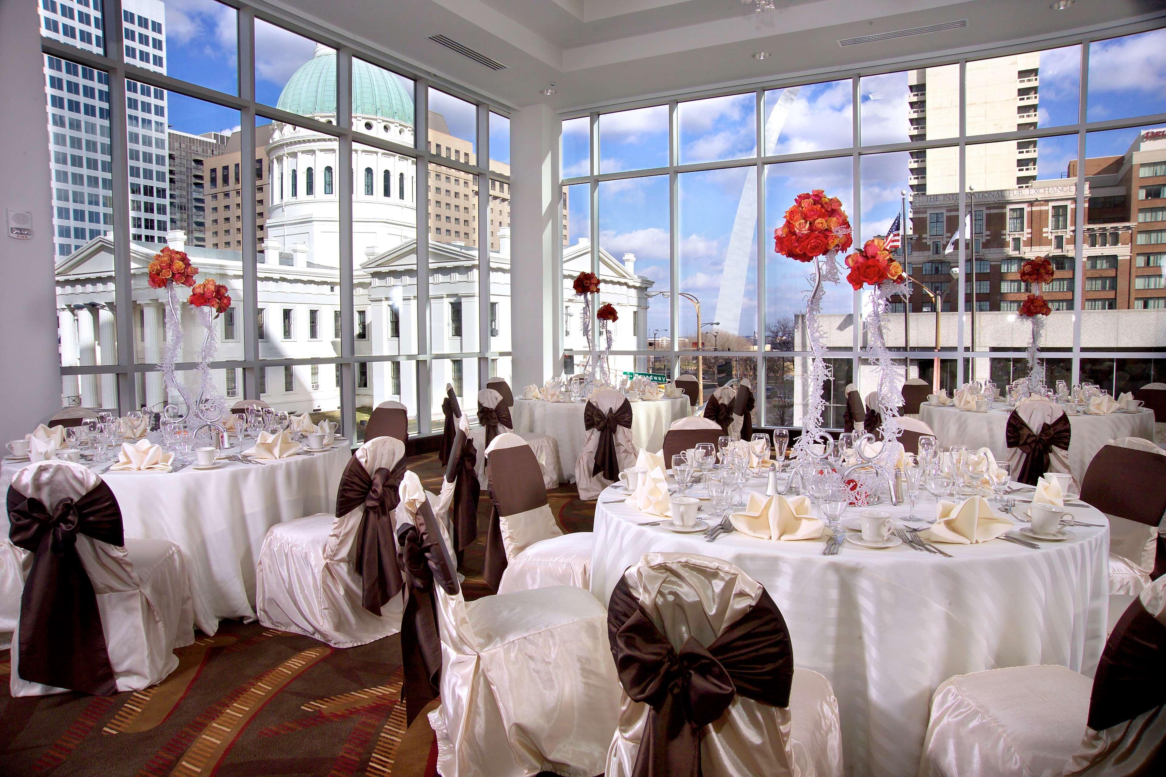 Hilton St. Louis At The Ballpark Extérieur photo