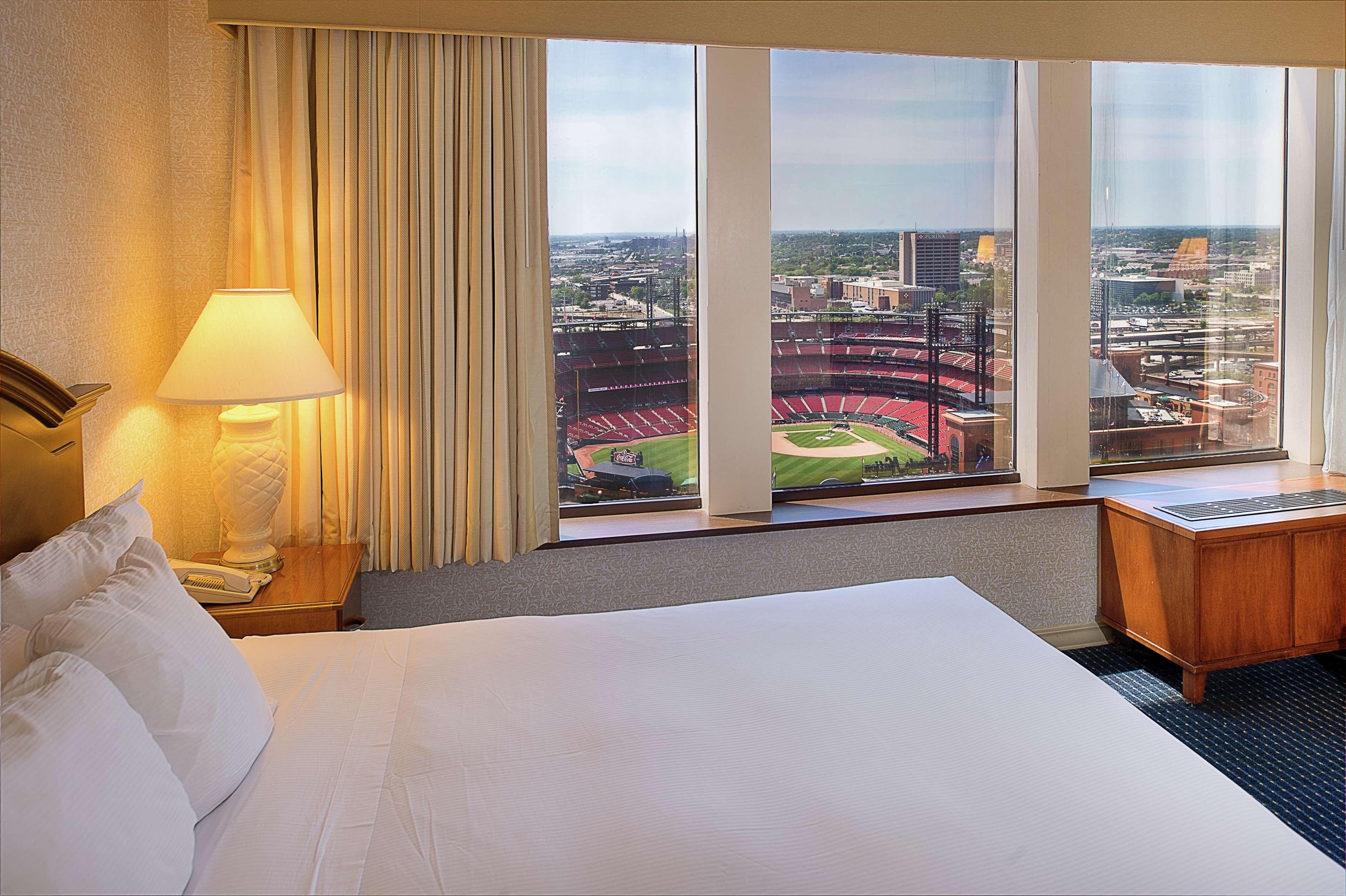 Hilton St. Louis At The Ballpark Extérieur photo